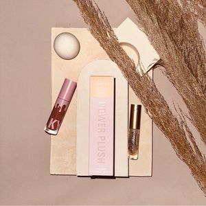 KYLIE COSMETICS Power Plush Foundation